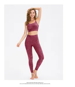 Macro detail of high-waist wine red marbled yoga leggings with high elastic fabric
