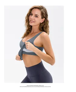 Vue latérale d'un soutien-gorge de sport gris foncé en tissu élastique et maintien ferme