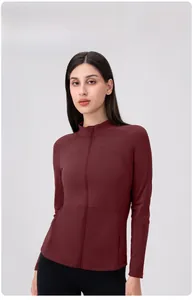Veste de yoga bordeaux ajustée avec col montant et doublure en polaire thermique