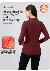 Détail de la veste de yoga thermique bordeaux avec gros plan sur la doublure polaire