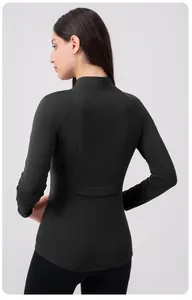 Veste de yoga noire ajustée avec manches raglan et coutures profilées pour femmes