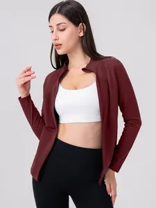 Veste de sport yoga pour femme en bordeaux, coupe ajustée avec fermeture éclair