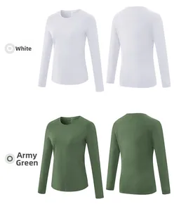 Vues avant et arrière de t-shirts de yoga thermiques ajustés pour femmes en blanc et vert armée