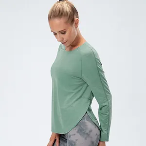 T-shirt de sport à manches longues vert menthe pour femme avec fente latérale élégante