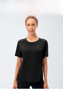 T-shirt de yoga noir à manches courtes avec ourlet arrondi et tissu respirant doux