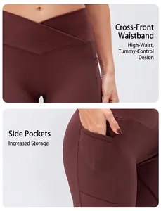 Dettaglio degli shorts da yoga bordeaux a costine con vita a V e tasche laterali