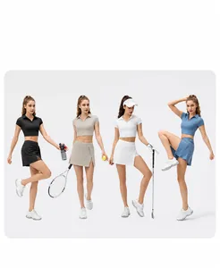 Collage aus Tennisrock-Set für Damen und V-Ausschnitt Oberteil in vier verschiedenen Farben