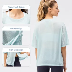 Sneldrogend sport-T-shirt voor dames met ronde hals, knopen en hoge zijsplit design