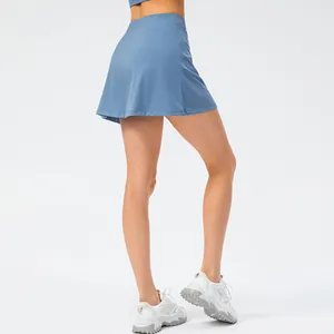 Dames sport skort met hoge taille in stoffig blauw voor tennis en fitness training