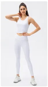 Dettaglio completo yoga bianco a coste con vita a V e leggings con taglio a incrocio