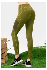Vue détaillée latérale du legging de yoga vert olive à taille haute avec poches en filet