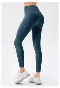 Détail de leggings de yoga taille haute avec poches latérales et tissu extensible opaque