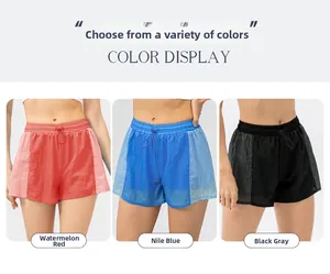Tre colori di pantaloncini sportivi larghi in rosso anguria, blu nilo e grigio scuro