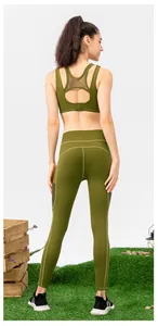 Rückansicht von olivgrünem Yoga-Set mit Mesh-Sport-BH und High-Waist-Leggings