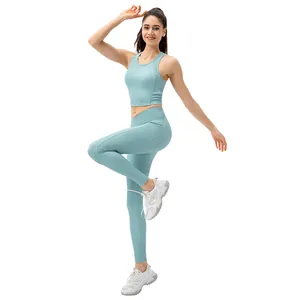 Completo yoga celeste da donna con reggiseno sportivo a costine e leggings con tasche laterali