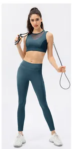 Details zum petrolfarbenen Yoga-Set mit Mesh-Sport-BH und hoher Kompressionshose