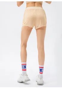 Vue détaillée du short de sport en maille à taille haute avec design anti-exposition