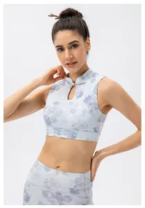 Detail of yoga set with floral print mandarin collar vest and high-waist leggings