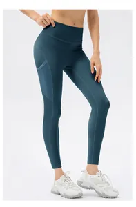 Detail der dunkelblauen Yoga-Leggings mit hoher Taille und Seitentaschen für das Training