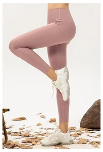 Seitenansicht der rosa Yoga-Leggings mit hoher Taille und feuchtigkeitsableitendem Stoff