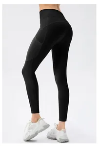 Detail der schwarzen Yoga-Hose mit hoher Taille, Seitentaschen und ergonomischen Nähten