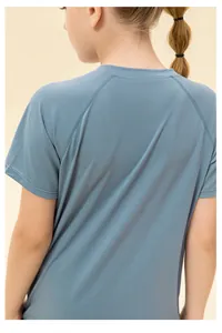 Close-up of breathable mesh fabric on girls' raglan sleeve quick-dry sports t-shirt