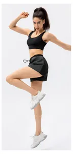 Dettagli di pantaloncini sportivi neri con vita elastica a coulisse e fodera interna