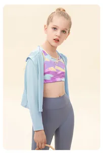 Détail de la veste de protection solaire UV pour enfants en tissu rafraîchissant