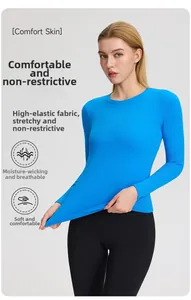 Détail du tissu bleu haute élasticité pour un t-shirt de yoga respirant et moulant