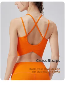 Détail du dos croisé d'un soutien-gorge de sport orange respirant pour le fitness et yoga