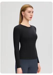 Haut de yoga noir ajusté à manches longues avec coutures ergonomiques pour une silhouette svelte