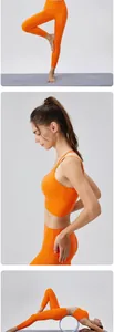 Détails de l'ensemble de yoga orange extensible avec coutures sans couture et aéré