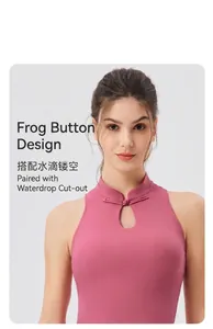 Vue détaillée du bouton chinois et de la découpe en goutte sur ce gilet de yoga rose