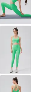 Détail de la brassière de sport à bretelles croisées et du legging taille haute vert