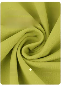 Vue macro détaillée du tissu côtelé doux vert avocat composé de 80% nylon et 20% élasthanne