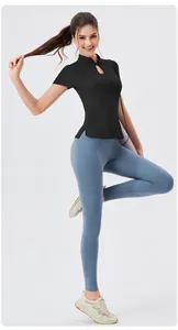 Détail du haut de yoga noir style New Chinese avec bouton chinois et goutte d'eau