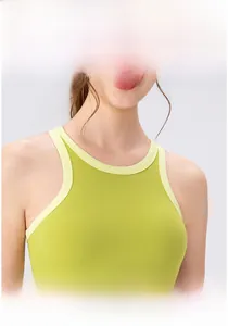 Vue détaillée du col rond d'une brassière de sport de yoga vert citron éclatant de face