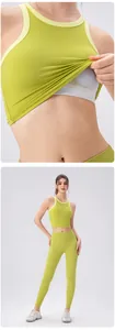 Détail du gilet de yoga vert avocat avec doublure en maille blanche respirante et coussinets