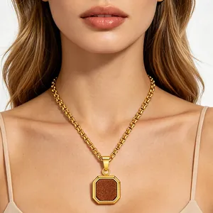 Collier Pendentif Pierre De Sable Dorée Carré Plaqué Or 18K Acier Inoxydable Géométrique Minimaliste Luxe Pour Femmes