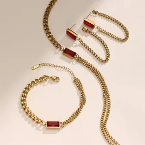 Parure de bijoux en acier inoxydable doré avec pendentifs en zircon rouge rectangle