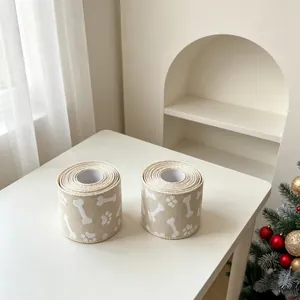 Deux rouleaux de ruban de Noël avec motifs de pattes et d'os pour cadeaux d'animaux