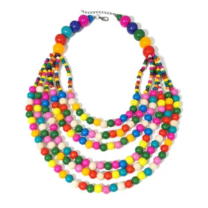 Collana bohémien a più strati in perline di legno con colori arcobaleno e chiusura regolabile