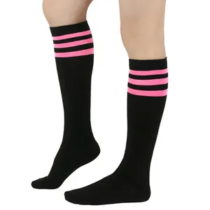 Chaussettes hautes noires pour femmes avec trois rayures roses style JK athlétique