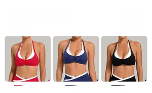 Drei Kontrastfarben der High-Waist-Bikini-Sets mit Neckholder und Raffung an der Vorderseite