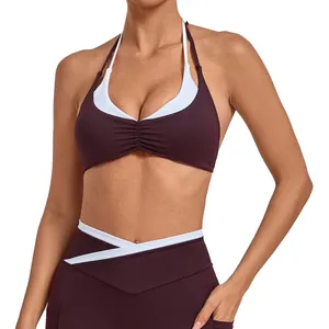 Zweiteiliges Set aus Neckholder-Sport-BH und High-Waist-Leggings in Dunkelrot und Weiß