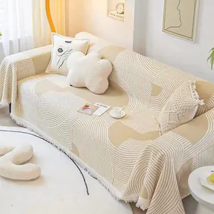 Housse de canapé gaufrée minimaliste avec motif ondulé et franges décoratives