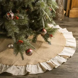 Rustic jute Christmas tree skirt with cream ruffled edges for festive home decoration