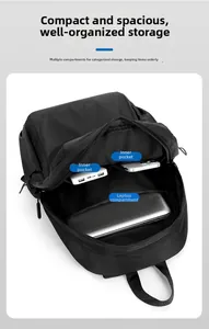 Detailansicht des Laptopfachs und der Innentaschen im langlebigen Nylon-Rucksack