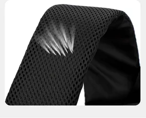 Detail der atmungsaktiven Mesh-Schultergurte eines robusten Laptop-Rucksacks