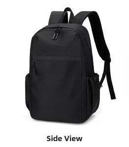 Seitenansicht eines schwarzen Laptop-Rucksacks mit atmungsaktiven Trägern und wasserfestem Nylon